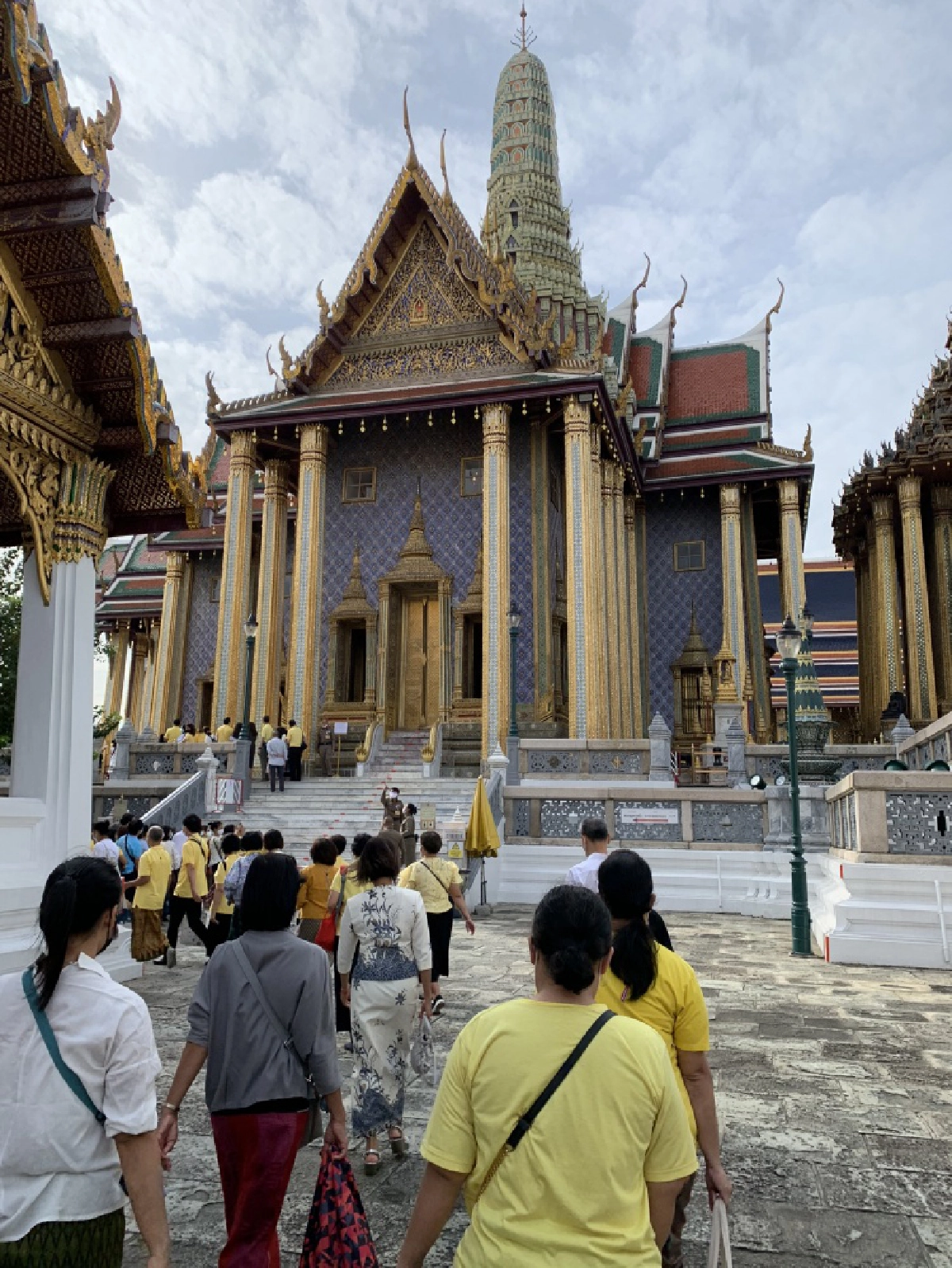 ปชช.สักการะพระแก้วมรกตและถวายบังคมพระบรมรูปสมเด็จพระบูรพมหากษัตริยาธิราช เนื่องในวันปิยมหาราช