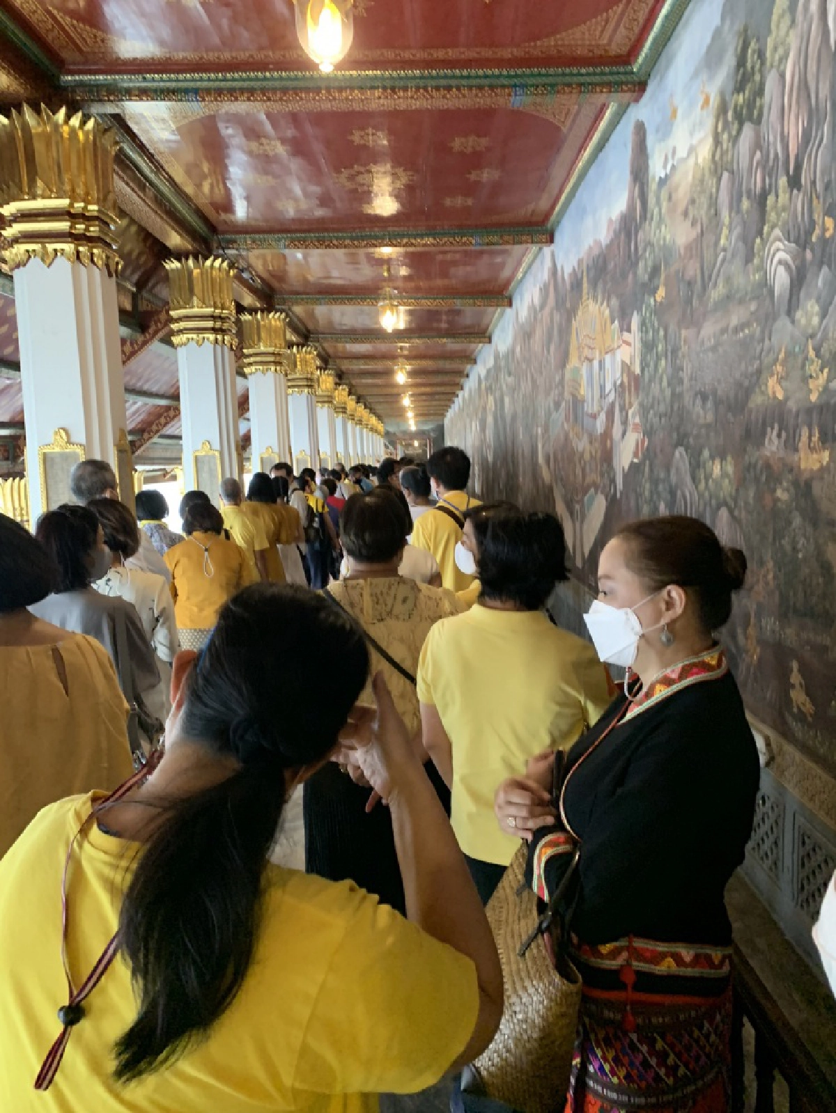 ปชช.สักการะพระแก้วมรกตและถวายบังคมพระบรมรูปสมเด็จพระบูรพมหากษัตริยาธิราช เนื่องในวันปิยมหาราช