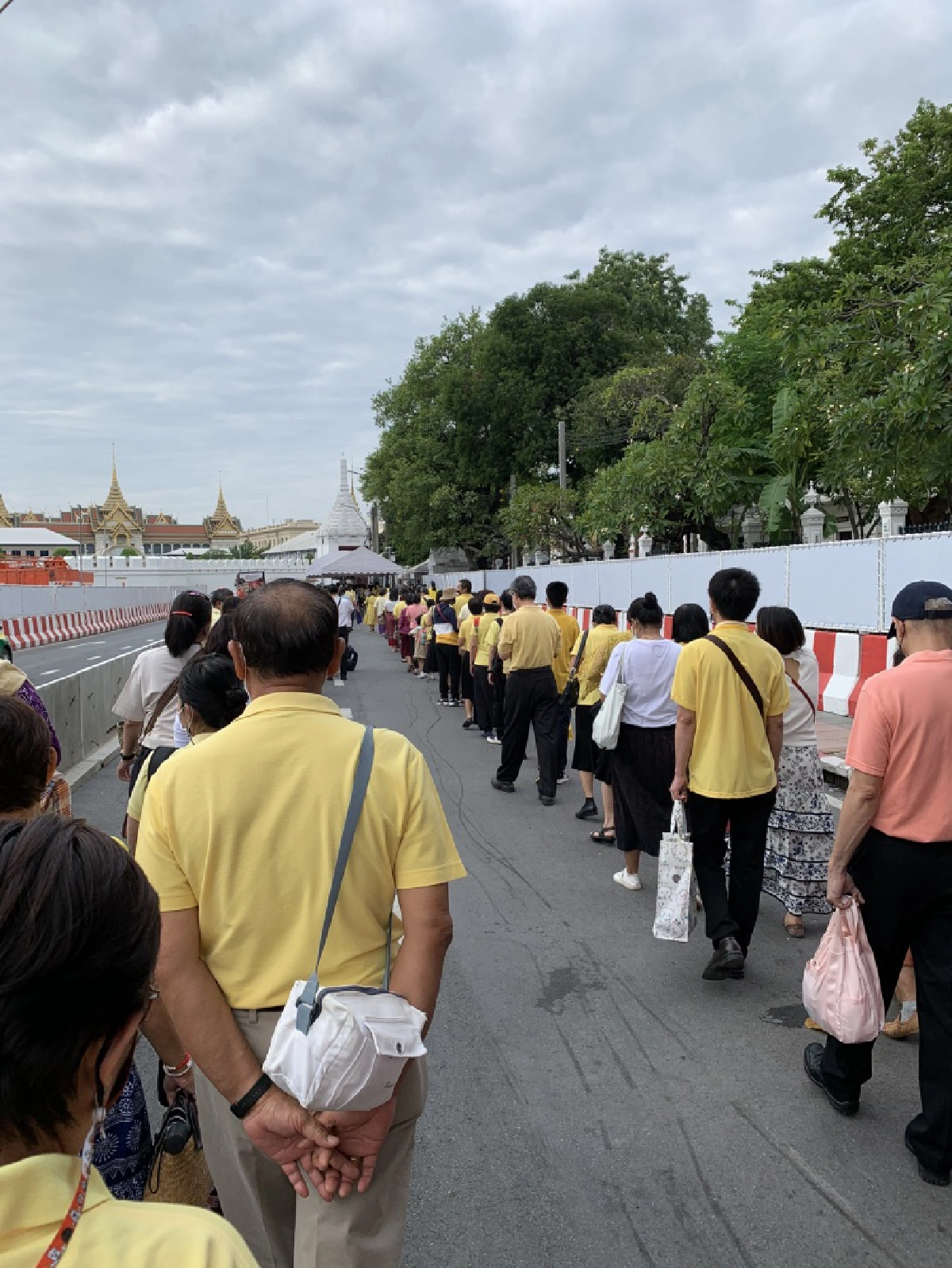 ปชช.สักการะพระแก้วมรกตและถวายบังคมพระบรมรูปสมเด็จพระบูรพมหากษัตริยาธิราช เนื่องในวันปิยมหาราช