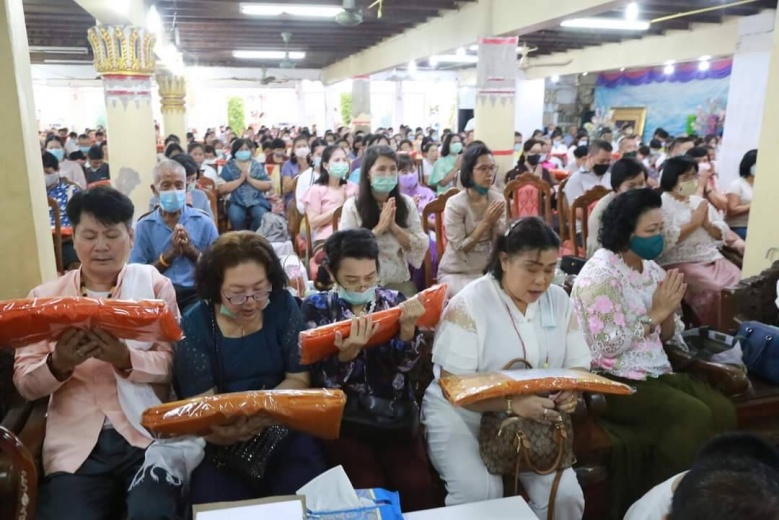 "พระอาจารย์มหาธีร์" ปิติญาติโยม ร่วมทอดกฐินไอ้ไข่โคตรรวย วัดบางแพรกปีนี้ยอดเงินบุญกว่า ๓ ล้าน 