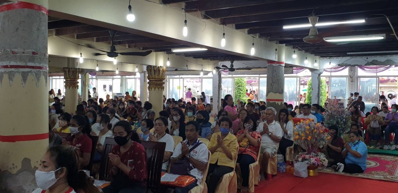 "พระอาจารย์มหาธีร์" ปิติญาติโยม ร่วมทอดกฐินไอ้ไข่โคตรรวย วัดบางแพรกปีนี้ยอดเงินบุญกว่า ๓ ล้าน 