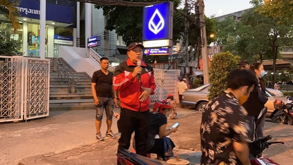 แยกบางนาชุมนุมดาวกระจายไม่มีแกนนำตั้งเป้าเลิกสองทุ่มป้องกันมือที่สามเข้ามาป่วน