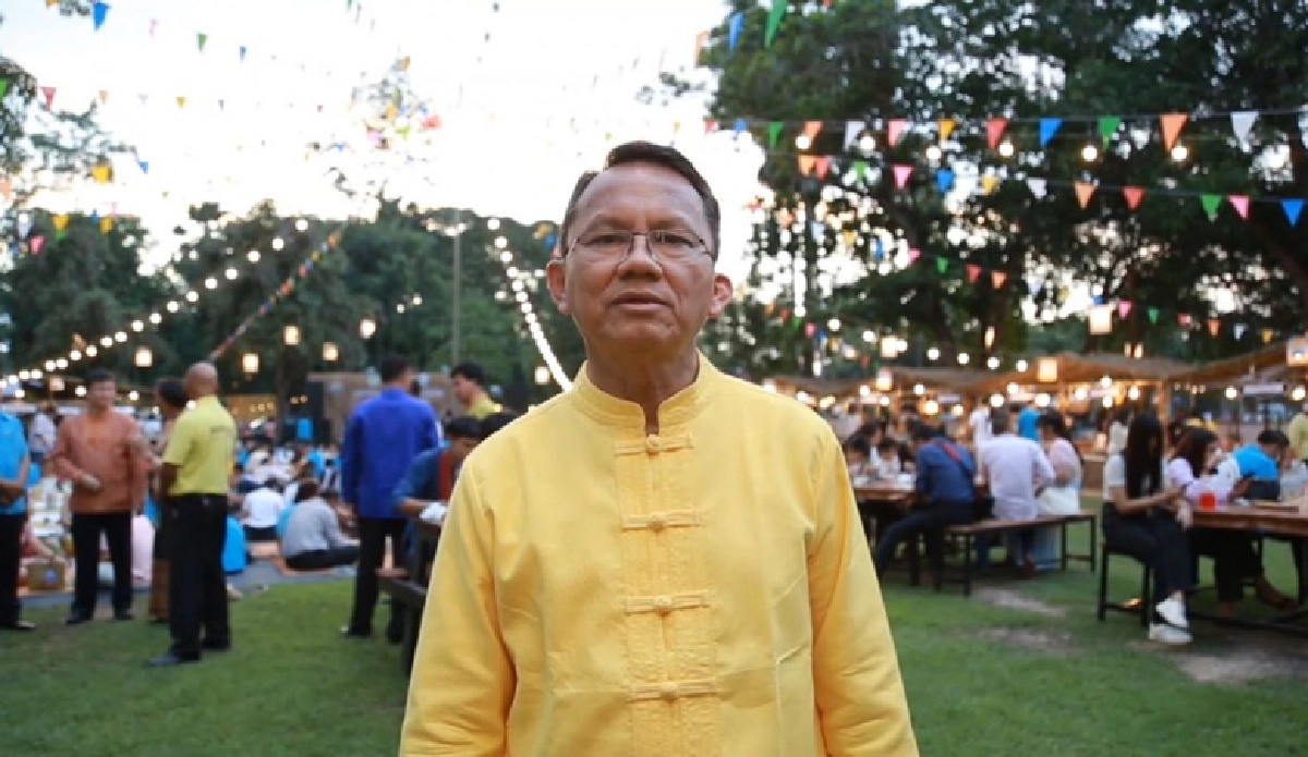   "สมศักดิ์" สวมเสื้อเหลืองเปิดงาน ลอยกระทง สุโขทัย (มีคลิป) 