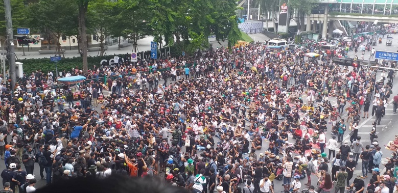 ม็อบ 25 ตุลาคม แยกราชประสงค์ ผู้ชุมนุมนัดยุติ เวลา 20.30 น.