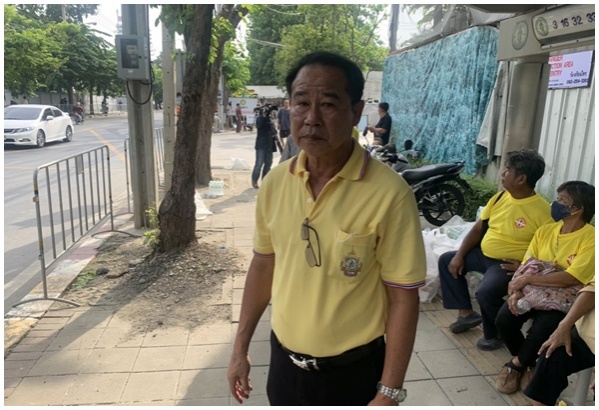 กลุ่มศปปส.สวมเสื้อเหลือง ปักหลักรัฐสภา รอยื่นหนังสือถึง 'ประธานรัฐสภา'