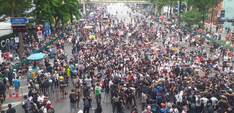 ม็อบ 25 ตุลาคม แยกราชประสงค์ ผู้ชุมนุมนัดยุติ เวลา 20.30 น.