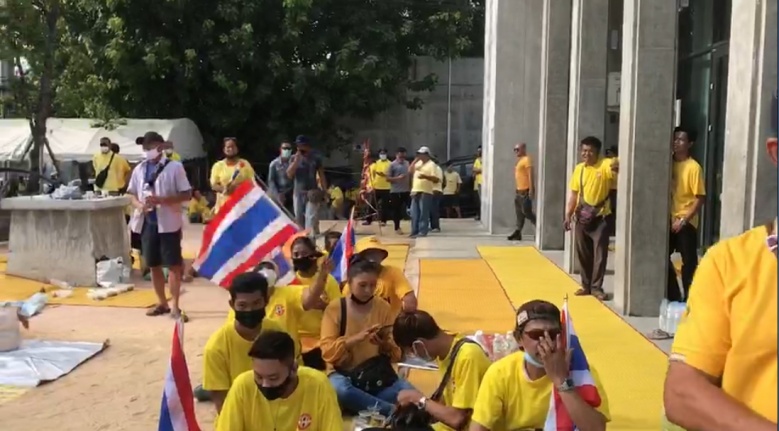 อดีต"พุทธะอิสระ" นำกลุ่มผู้ชุมนุม ร้องเรียนคัดค้านตั้ง กมธ.ปฏิรูปสถาบันฯ