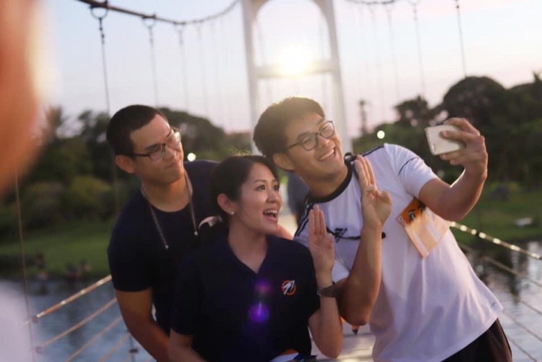 ชิ่งม็อบ "เอก-ช่อ" ทัวร์หาเสียง อบจ.