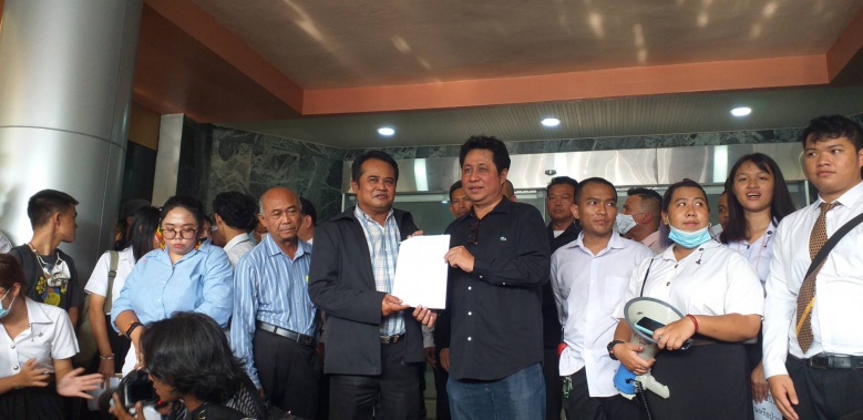  "แนวร่วมรามคำแหงเพื่อประชาธิปไตย" ยื่น 4 ข้อเรียกร้อง "ทวงคืนความเป็นธรรมให้เพื่อนเรา"