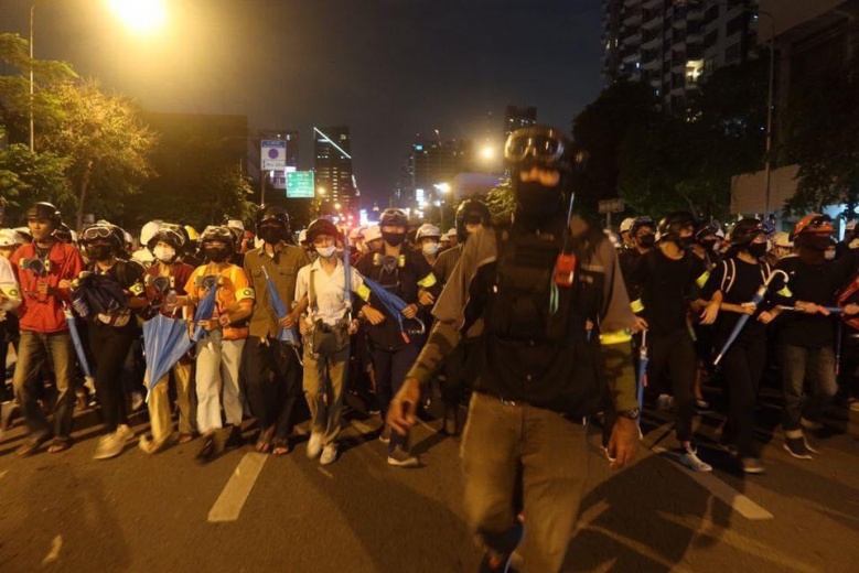 ศึกชิงพื้นที่ ม็อบไม่ใช่ม็อบ