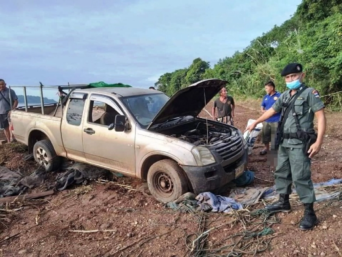 ตชด.235 ธาตุพนม ตรวจยึดกระบะริมโขง ผงะเจอซุกยาเสพติดจำนวนมาก