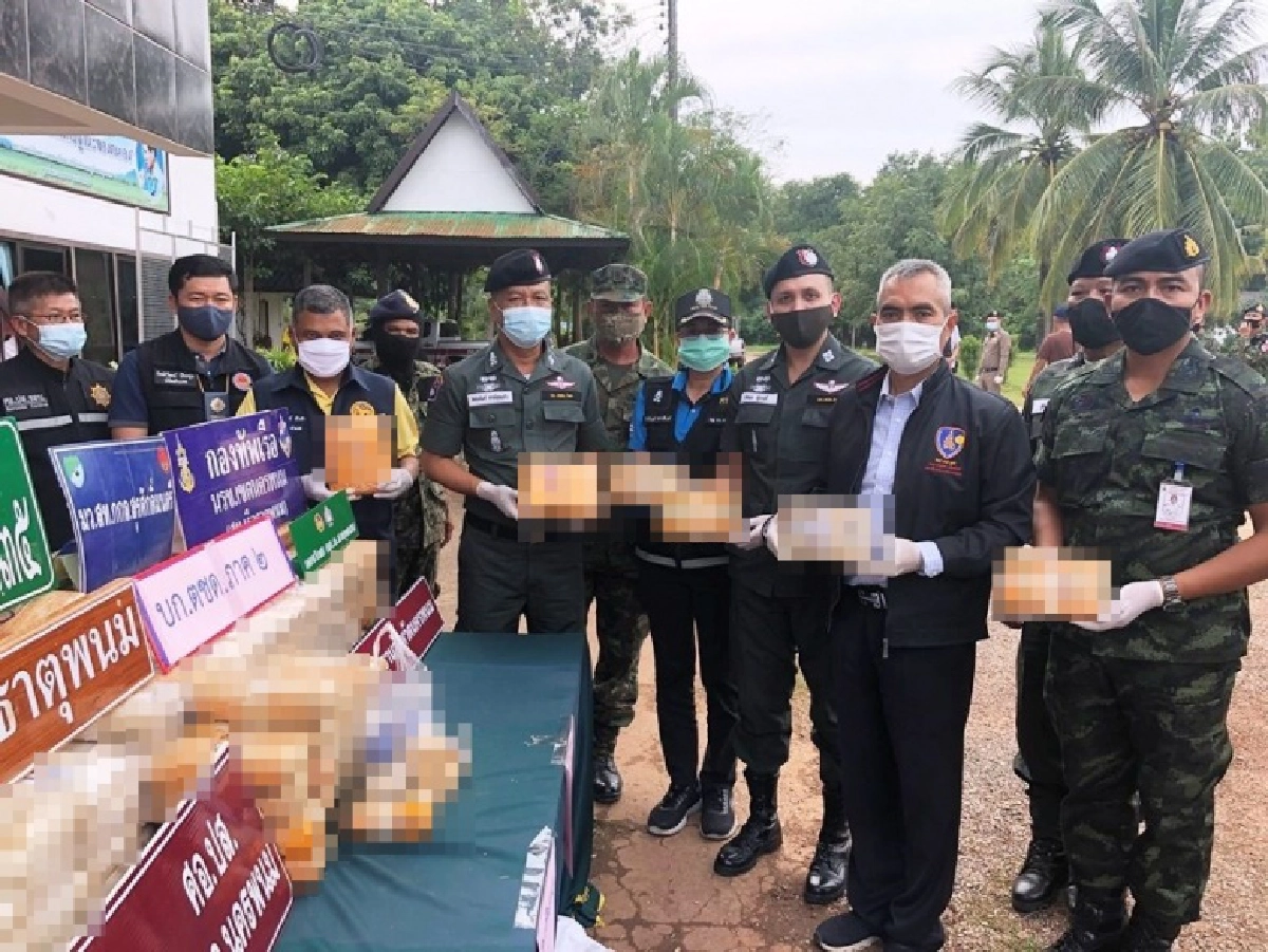 ตชด.235 ธาตุพนม ตรวจยึดกระบะริมโขง ผงะเจอซุกยาเสพติดจำนวนมาก