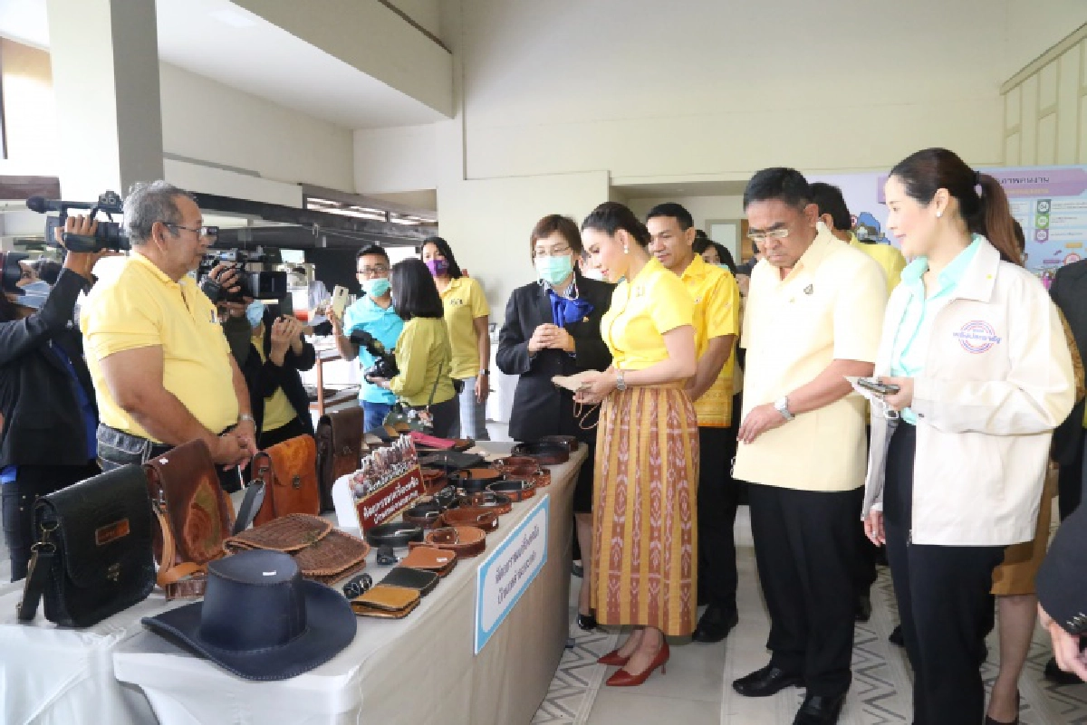จับกัง 1 มอบที่ปรึกษาแรงงาน เปิดงาน "โครงการประกันสังคมทั่วไทยสู่แรงงานภาคอิสระ" ในจังหวัดราชบุรี