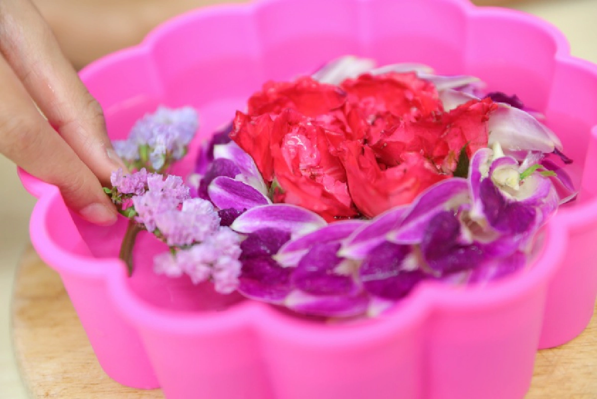 "ไต้ฝุ่น-ฟิล์ม" ชวน ทำกระทงน้ำแข็ง ลอยกระทงรักษ์โลก