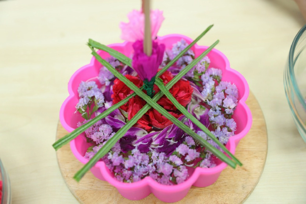 "ไต้ฝุ่น-ฟิล์ม" ชวน ทำกระทงน้ำแข็ง ลอยกระทงรักษ์โลก