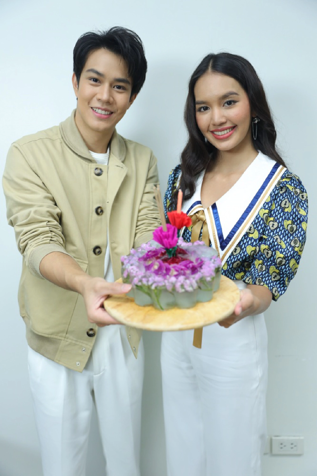 "ไต้ฝุ่น-ฟิล์ม" ชวน ทำกระทงน้ำแข็ง ลอยกระทงรักษ์โลก