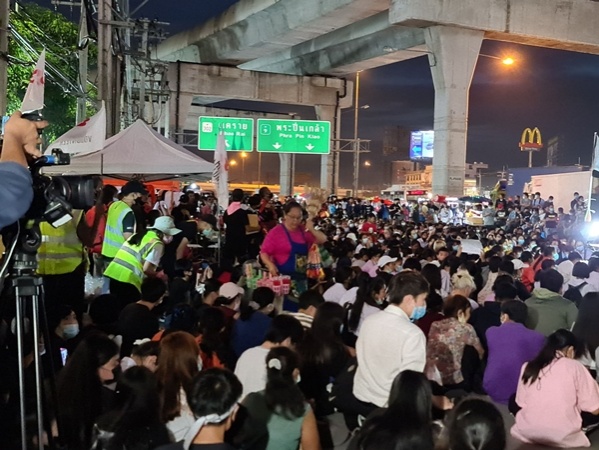 เครือข่ายคนรุ่นใหม่นนทบุรี