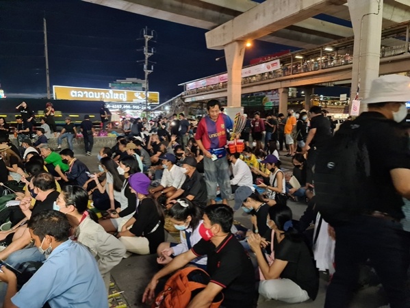 เครือข่ายคนรุ่นใหม่นนทบุรี