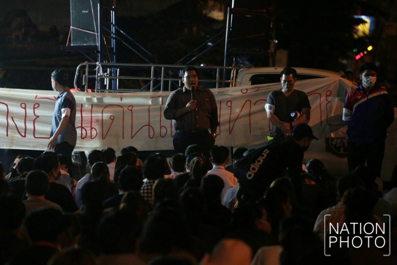 จับจังหวะ ผู้ดี "อานันท์" กลางดงม็อบเด็ก