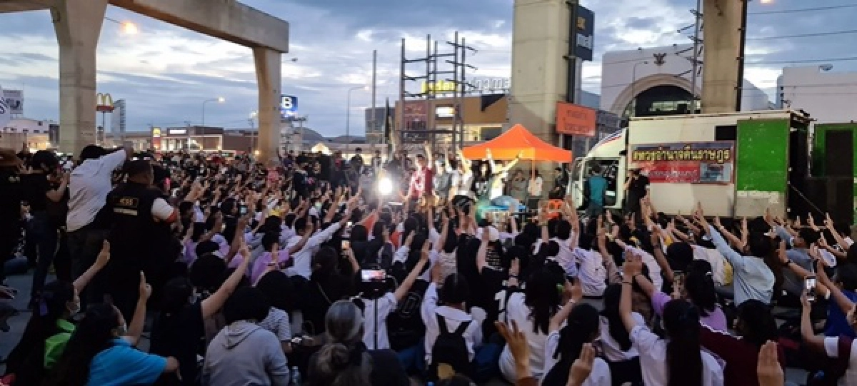 เครือข่ายคนรุ่นใหม่นนทบุรี