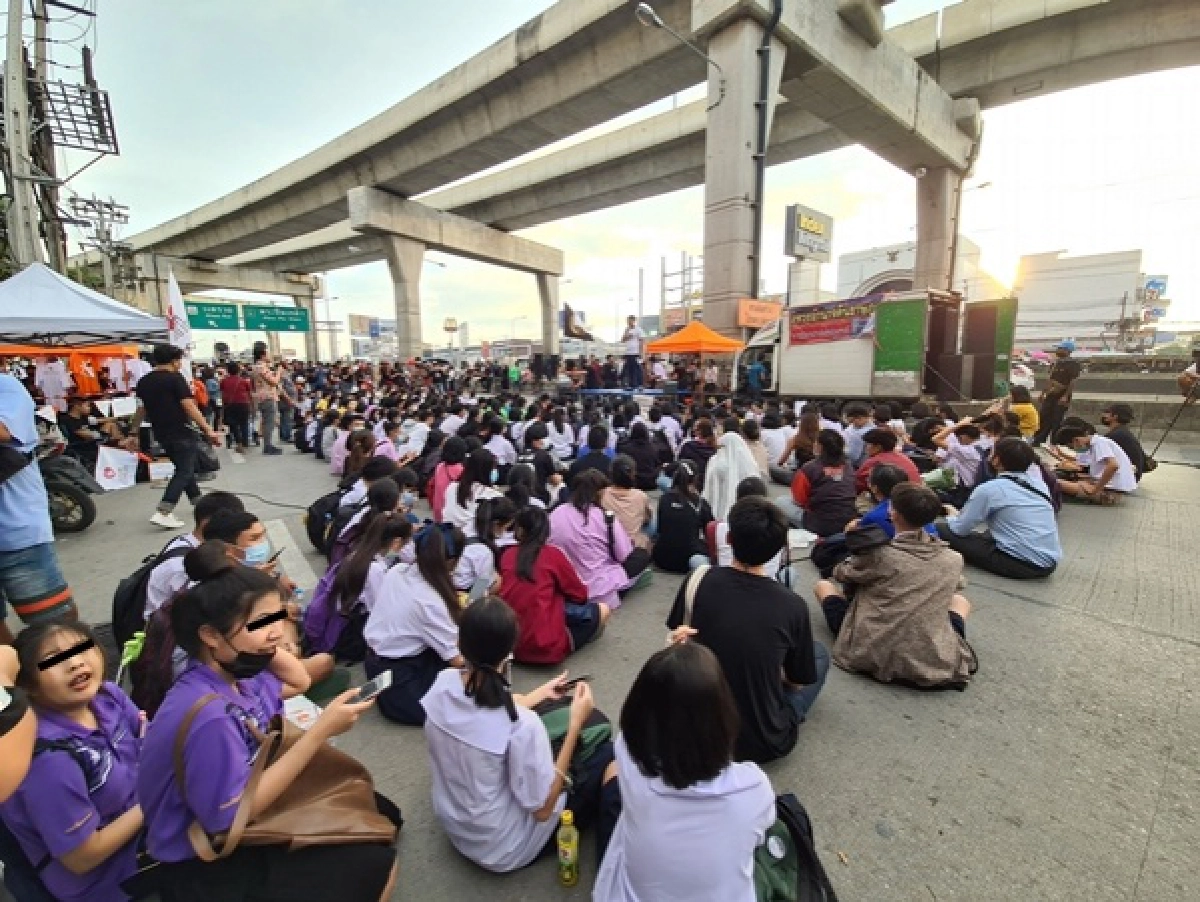 เครือข่ายคนรุ่นใหม่นนทบุรี