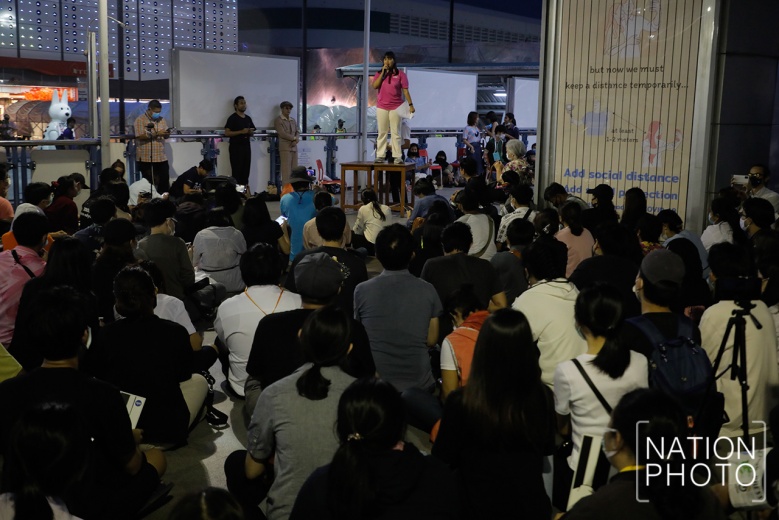 จับจังหวะ ผู้ดี "อานันท์" กลางดงม็อบเด็ก