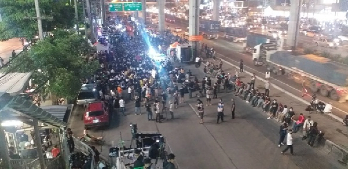 เครือข่ายคนรุ่นใหม่นนทบุรี