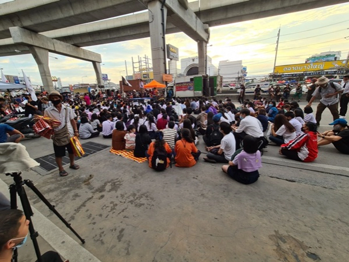 เครือข่ายคนรุ่นใหม่นนทบุรี