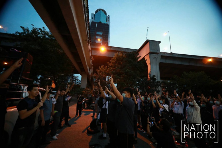 จับจังหวะ ผู้ดี "อานันท์" กลางดงม็อบเด็ก