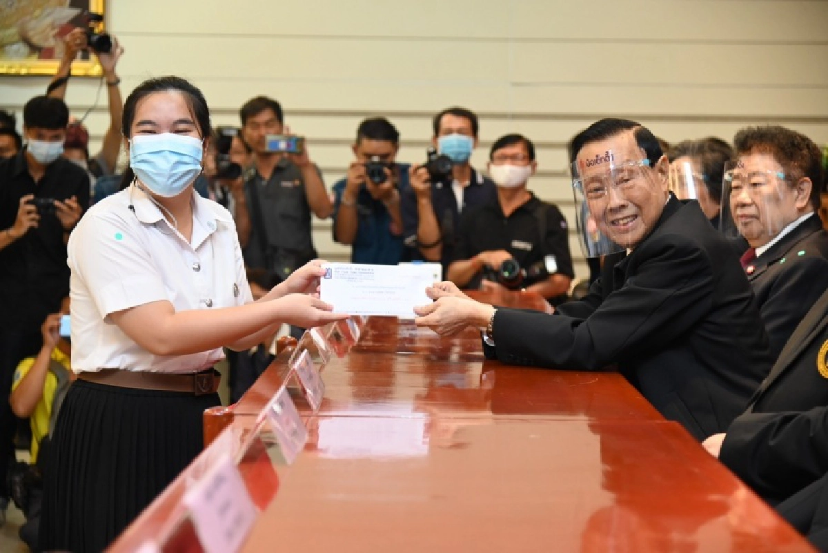 "มูลนิธิป่อเต็กตึ๊ง เสริมสร้าง อนาคตเด็กไทย"