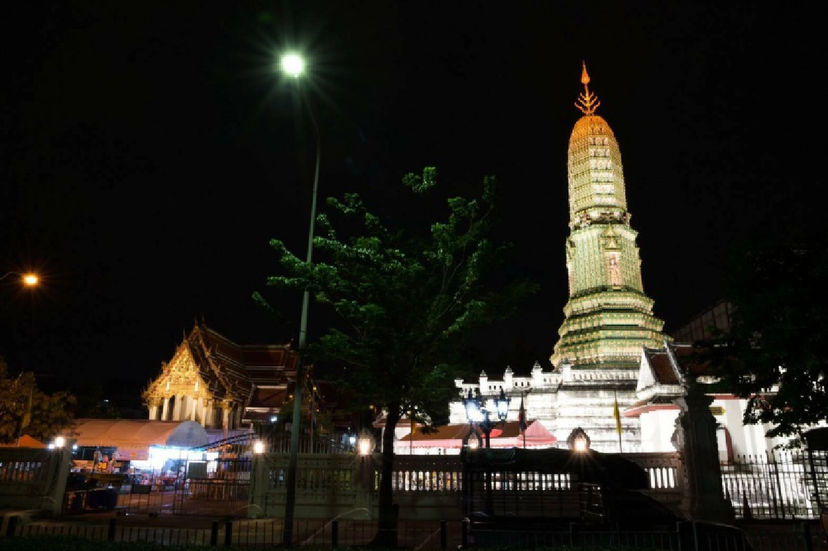 MEA ตกแต่งไฟประดับโบราณสถาน  สืบสานประเพณีไทยวันลอยกระทง 