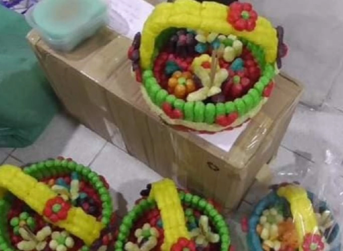 สุดเศร้า แม่ค้าสาวโหมงานเร่งทำกระทงขายจนดึกดื่น ลุกเข้าห้องน้ำวูบดับ