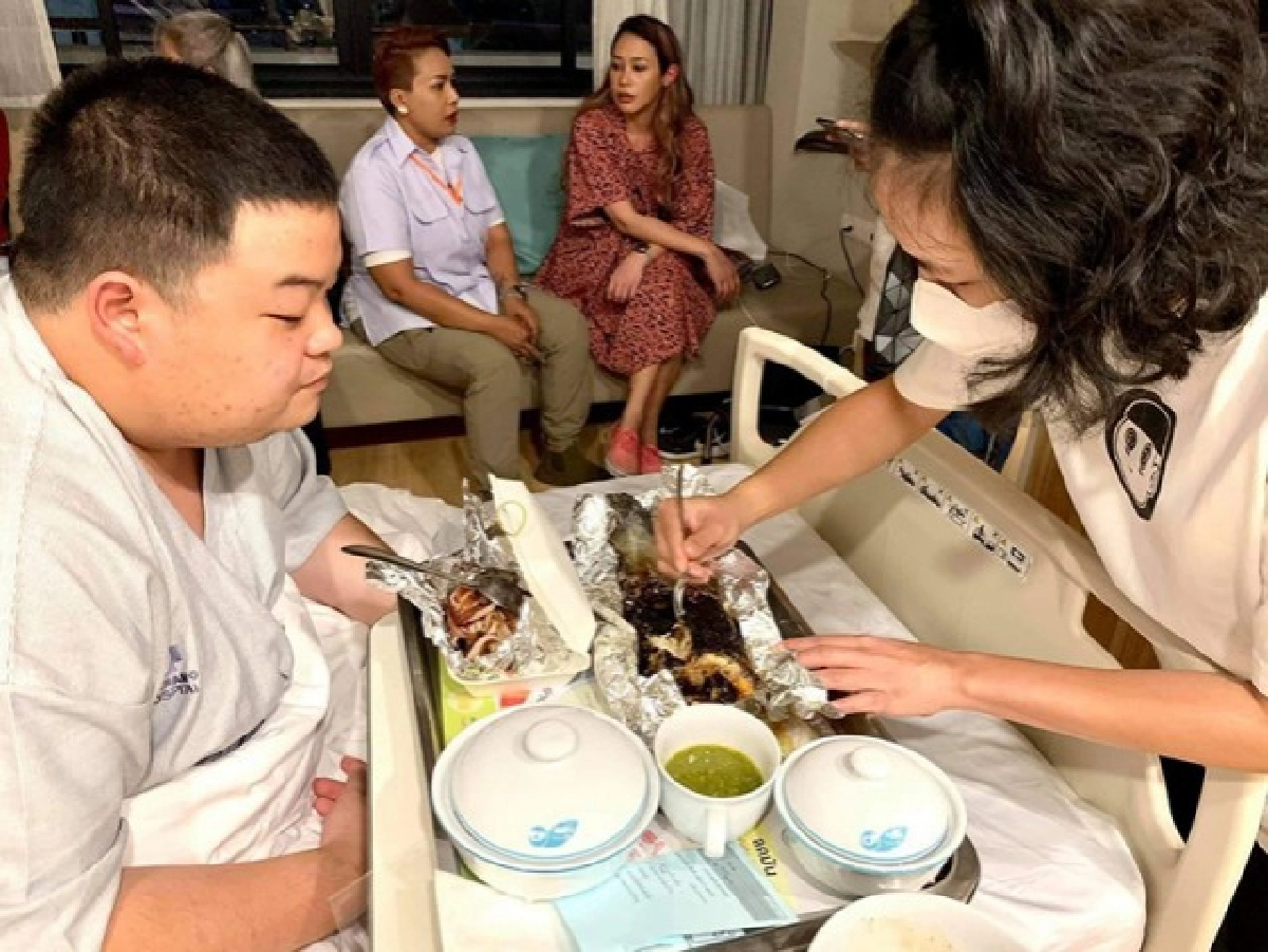 "แม่เพนกวิน" ออกมาแจง ไม่ได้ถูกไล่ออก แต่ถูกเลิกจ้างฟรีแลนซ์ หลังรู้ว่าลูกเป็นแกนนำ