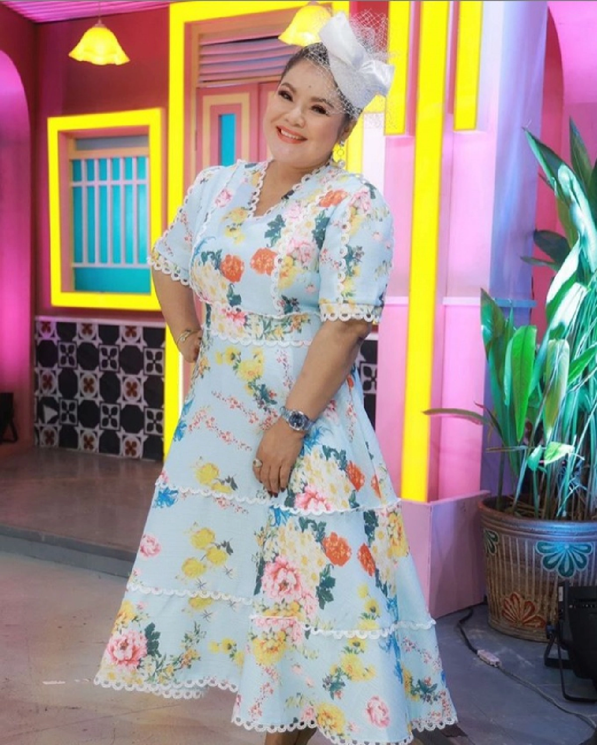 "ฮาย อาภาพร" โพสต์คลิปนั่งตรวจลอตเตอรี่ถุงใหญ่ ก่อนลั่น 3 ตัวหน้าช่วยชีวิต