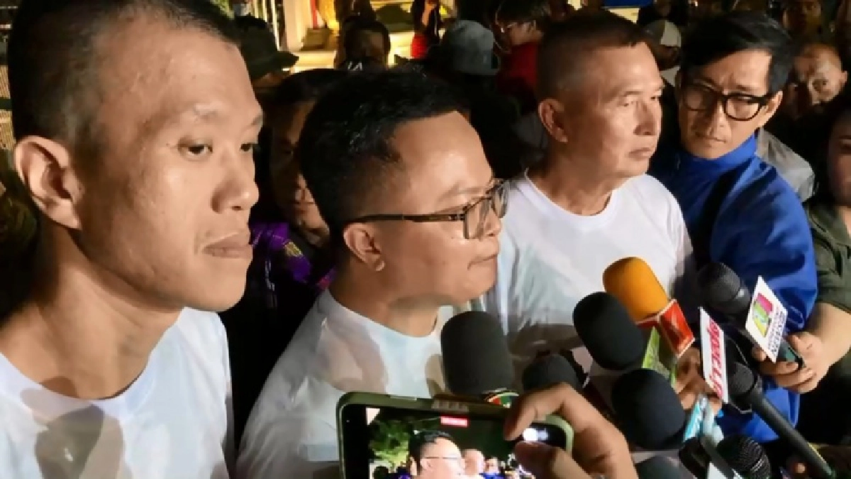 คลิปนาทีปล่อยตัว "อานนท์-สมยศ-เอกชัย-สุรนาถ" ลั่นเดินหน้าเรียกร้อง 3 ข้อ