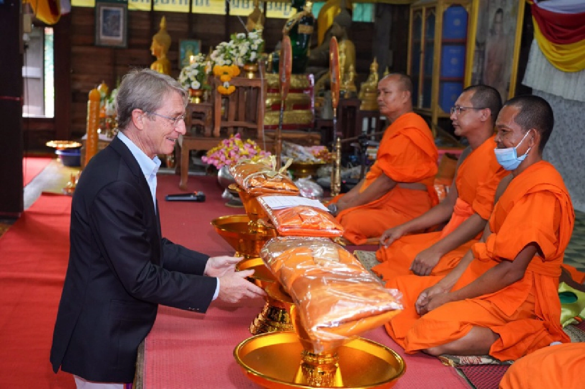 ดร. ฮาราลด์ ลิงค์ ประธาน บี.กริม เป็นประธานอุปถัมภ์ทอดกฐินสามัคคี