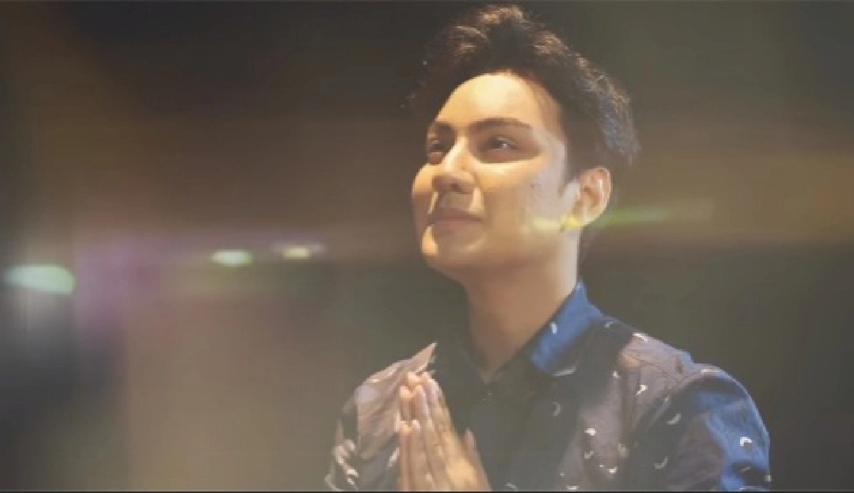 เปิดคลิปวิดีโอพรีเซนต์งานบวช "จีจี้ปีโป้" ชาวเน็ตแห่ถามจะบวชทดแทนบุญคุณทั้งที ต้องขนาดนี้เลยหรอ