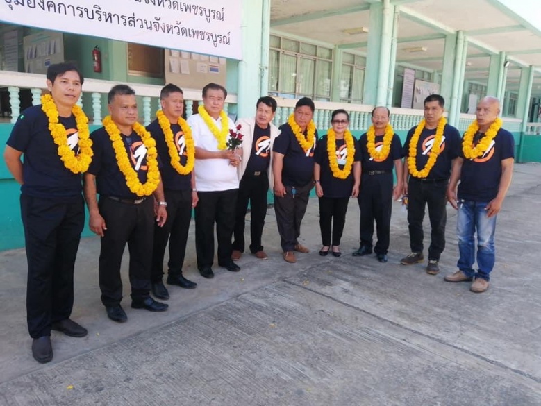 เดิน 2 ขา "ทอน" ปูพรม ปลดแอก 40 อบจ. 