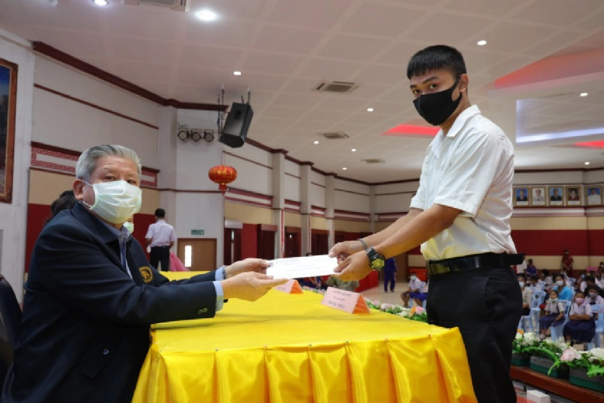 มูลนิธิป่อเต็กตึ๊ง มอบทุนการศึกษาระดับชั้นประถม และทุกระดับปีสุดท้าย (ทุนสัญจร) 8 จังหวัดภาคอีสาน 