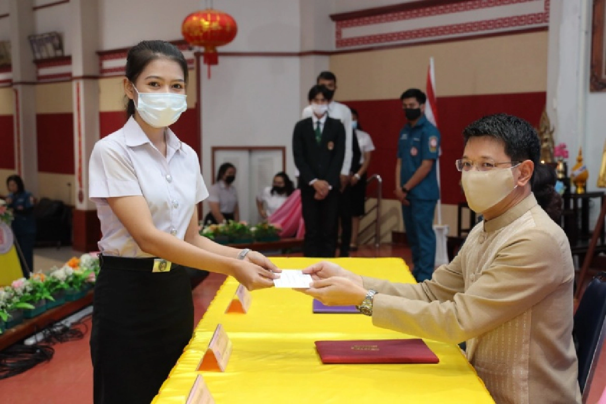 มูลนิธิป่อเต็กตึ๊ง มอบทุนการศึกษาระดับชั้นประถม และทุกระดับปีสุดท้าย (ทุนสัญจร) 8 จังหวัดภาคอีสาน 