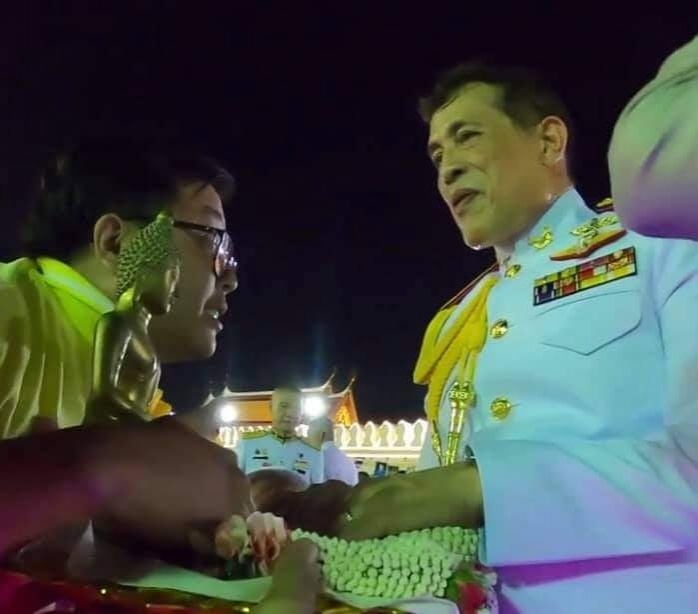 "นพ.ดนัย" เข้าเฝ้าในหลวง ร.10 ทูลเกล้าถวายพระพุทธรูปสำคัญ เชื่อพุทธานุภาพช่วยบ้านเมืองสงบได้