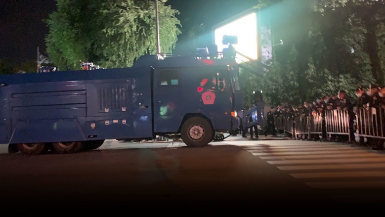 กลุ่มผู้ชุมนุม "ราษฎร" ทยอยเข้าพื้นที่อนุสาวรีย์ประชาธิปไตย 