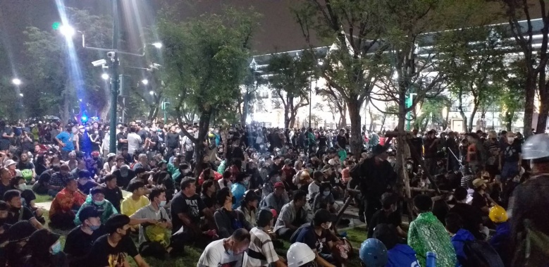 ตำรวจขอโทษ อ้าง 'ผิดพลาด' มือลั่น ปมฉีดน้ำสกัดม็อบ8พฤศจิกา-ทวิตว่อนขู่มีเผา