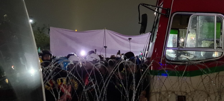 บาดเจ็บ 2 หลังตำรวจฉีดน้ำใส่กลุ่มผู้ชุมนุม