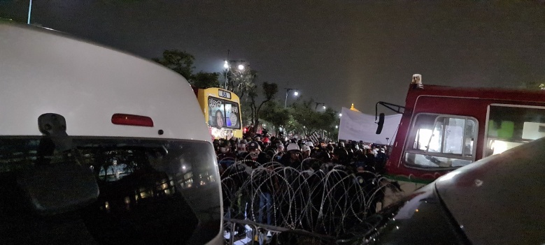 ตำรวจขอโทษ อ้าง 'ผิดพลาด' มือลั่น ปมฉีดน้ำสกัดม็อบ8พฤศจิกา-ทวิตว่อนขู่มีเผา