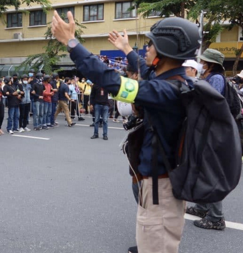 ไผเป็นไผ 2 ขั้วการ์ด ม็อบราษฎร