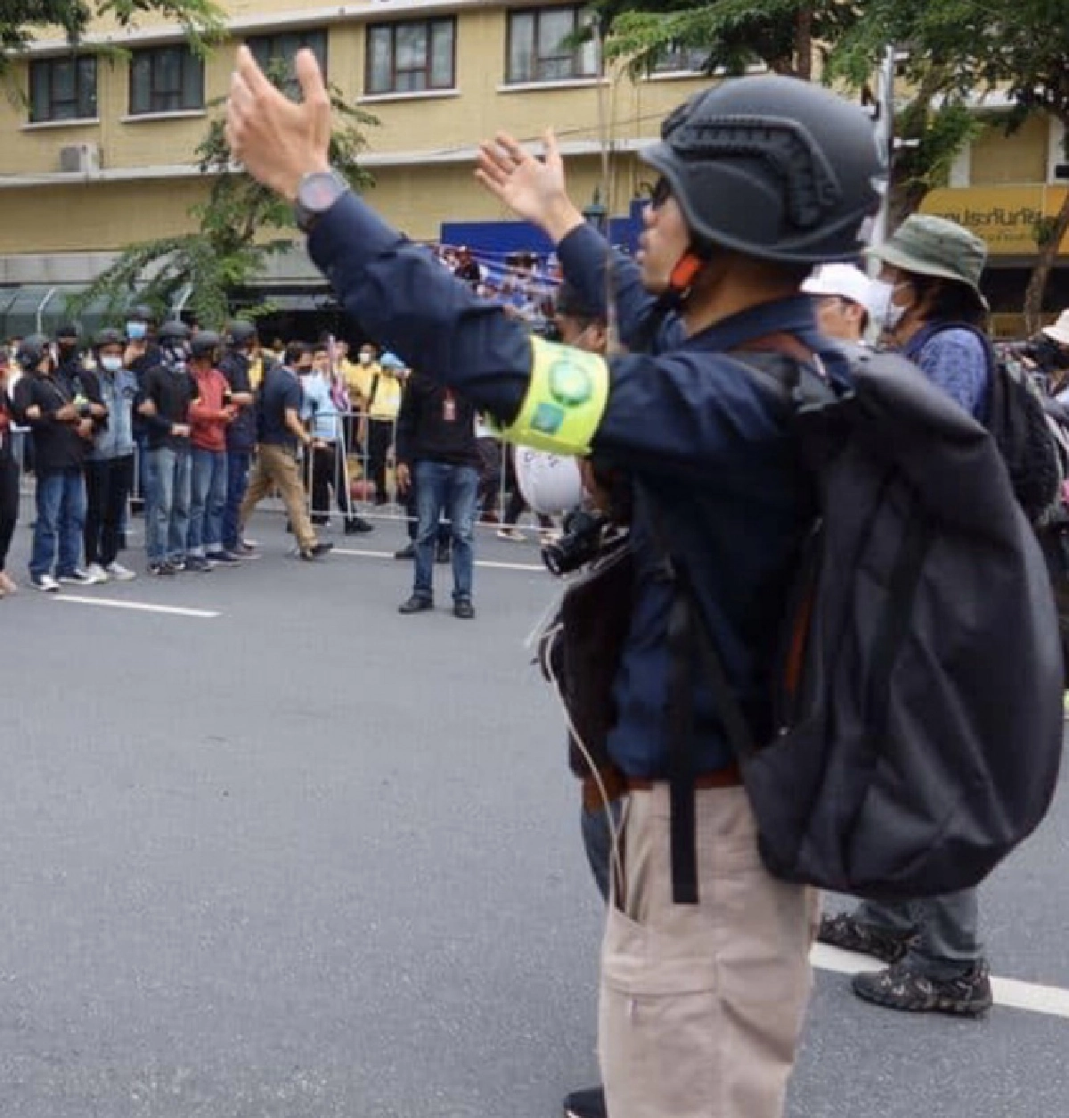 ไผเป็นไผ 2 ขั้วการ์ด ม็อบราษฎร