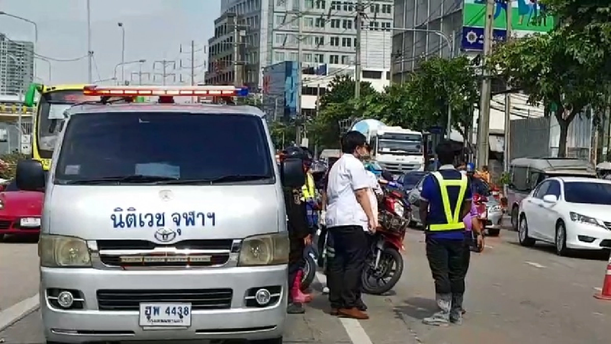 สลด จยย.สะดุดแผ่นปิดถนนเกี่ยวกันล้ม รถโม่ปูนวิ่งตามมาทับซ้ำดับสยอง