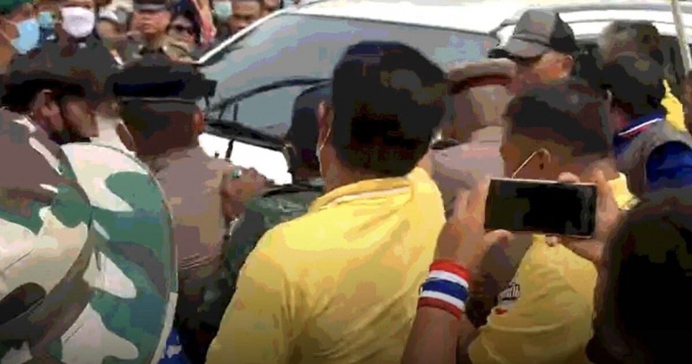 ล้อมรถ'มาร์ค' ถึง 'ทอน'ขัดแย้งไม่รู้จบ