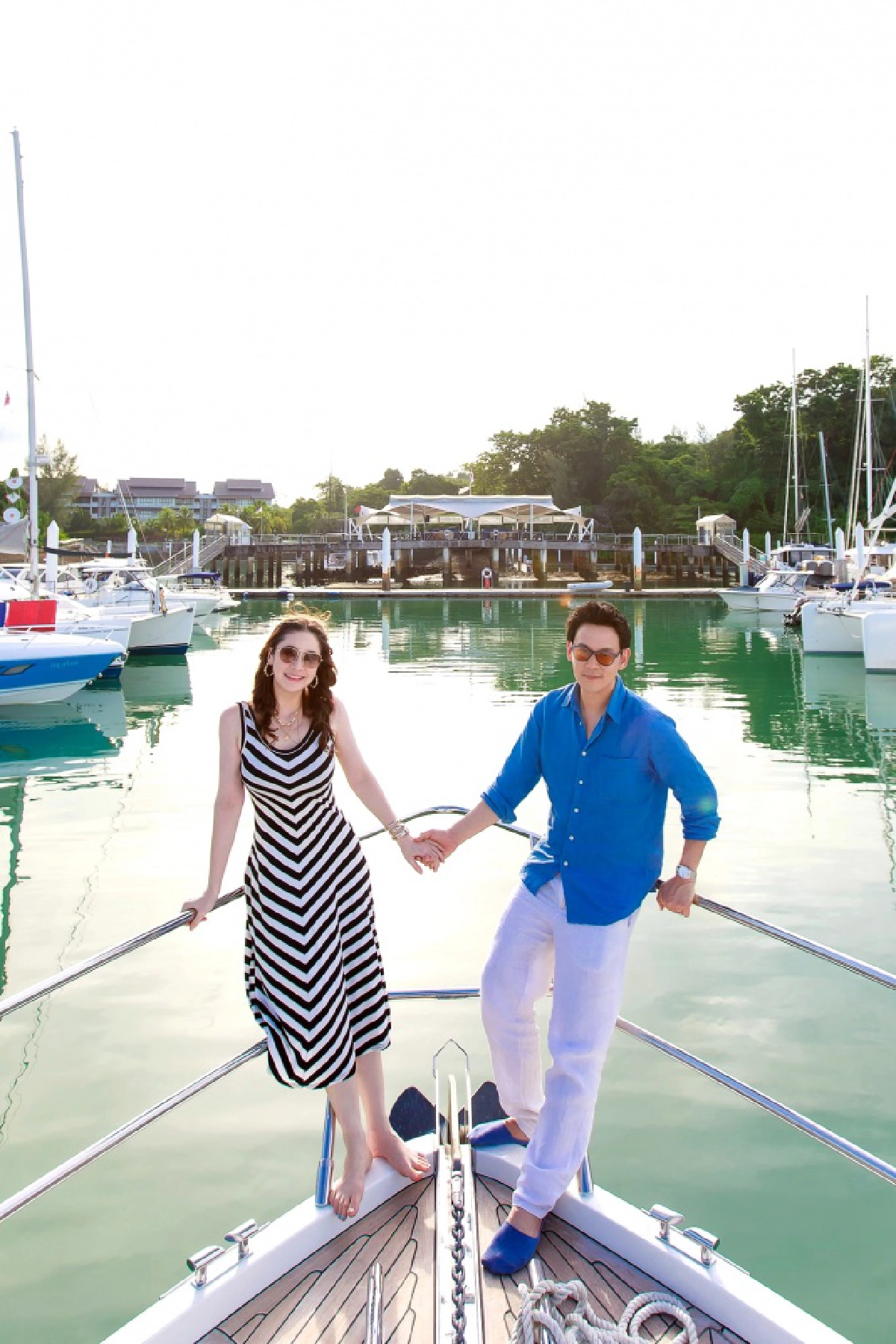 "ฟลุค&ลี" เฮต้อนรับเบบี๋ ล่องเรือยอร์ชหรู 64 ล้าน